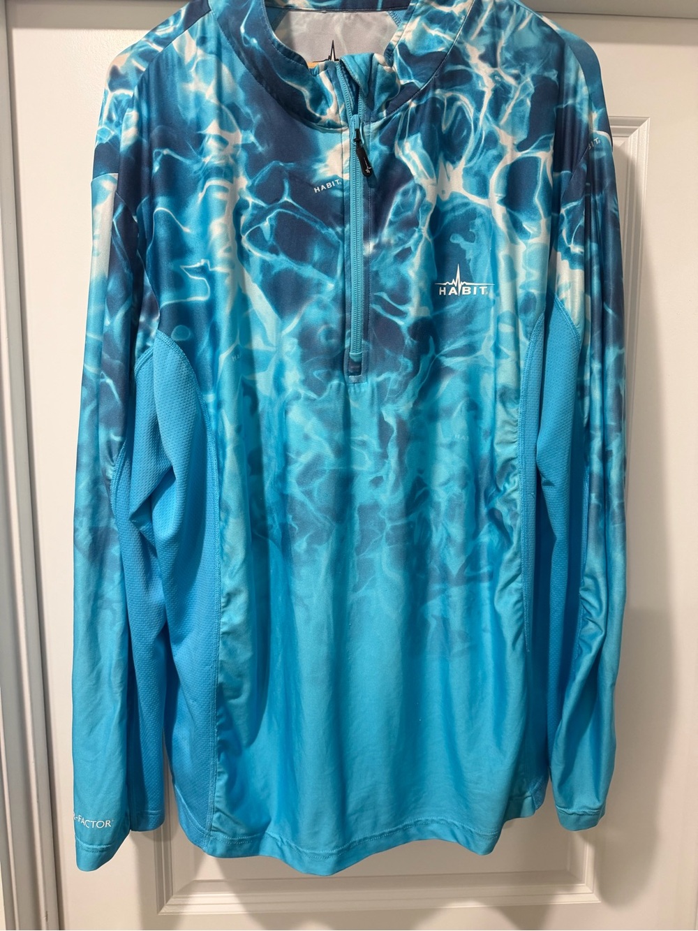 Men’s Habit Pull OverBlue Water-Print Swim Shirt